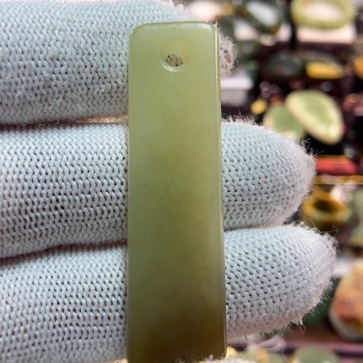 吊坠(赠链)未镶嵌岫岩老玉（透闪石质玉）