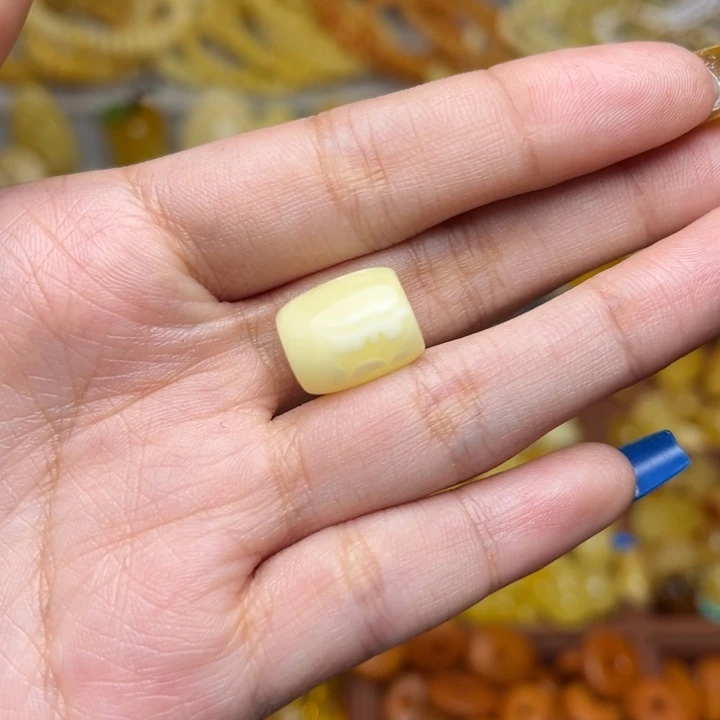 今***日蜜蜡未镶嵌珠宝奇石天然蜜蜡桶珠无优化