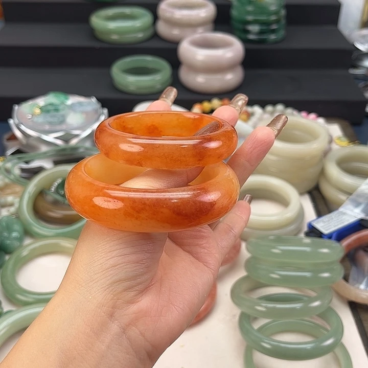 石英岩玉未镶嵌手镯