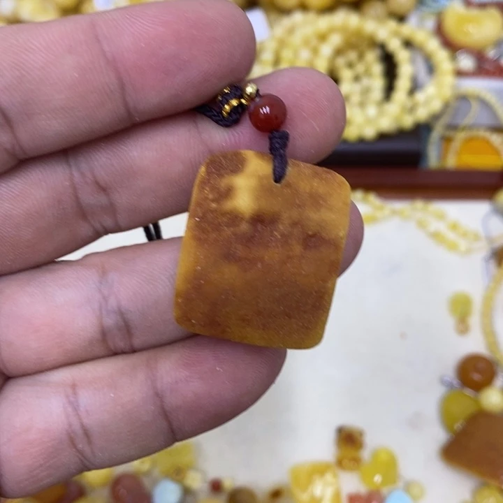 蜜蜡未镶嵌裸石串