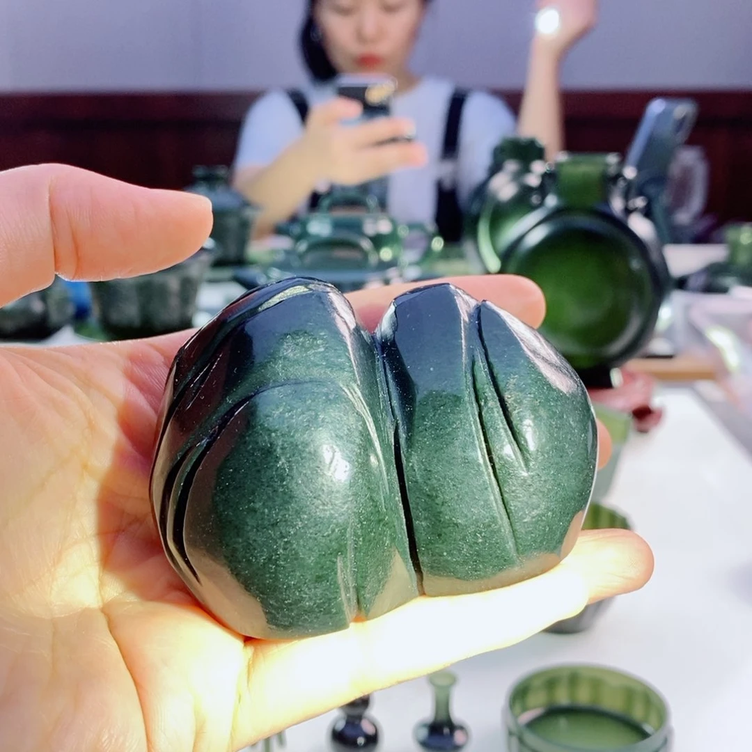 未镶嵌和田玉（青玉）摆件