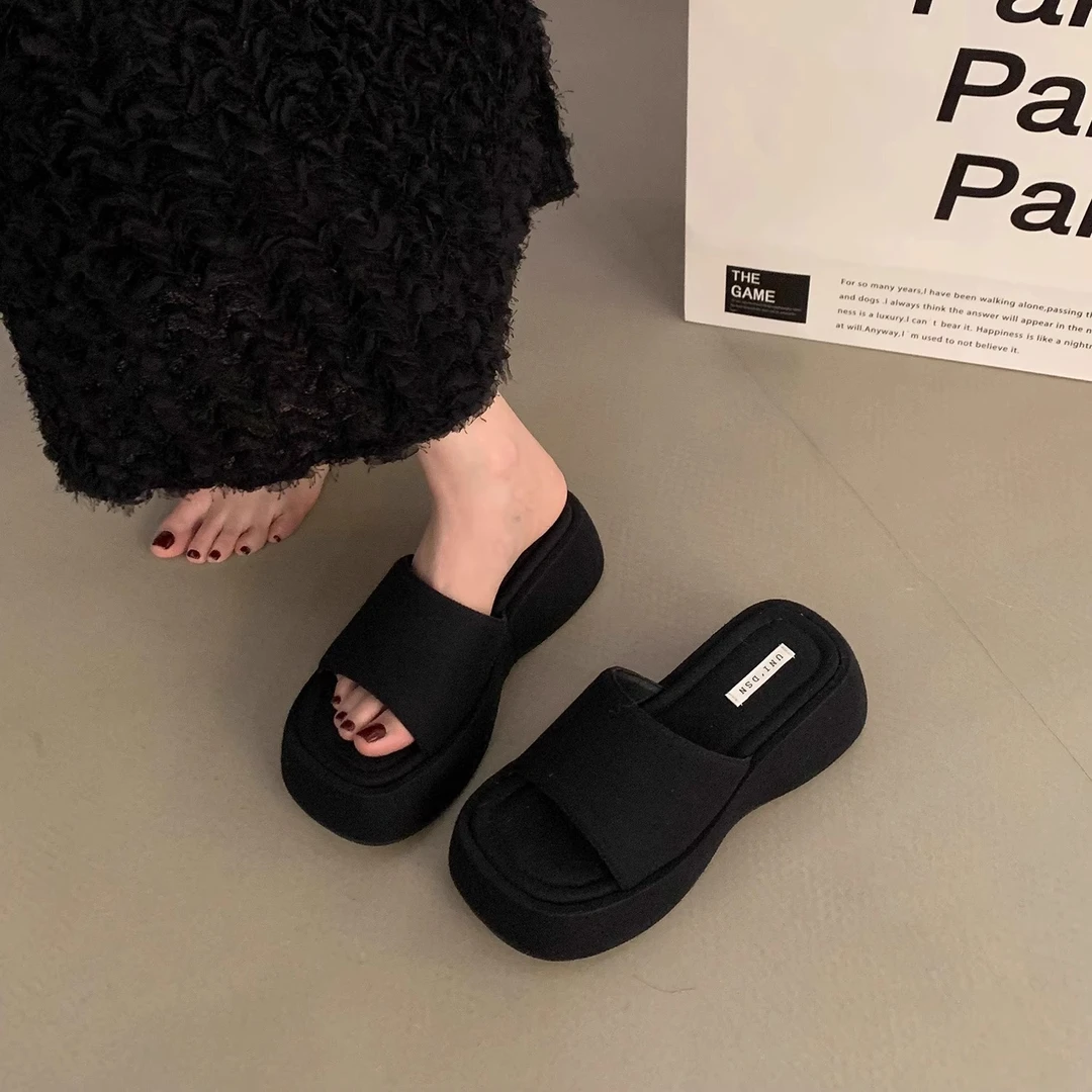 增高厚底凉拖鞋女夏季外穿2025新款孕妇时尚一字拖配裙子沙滩凉鞋