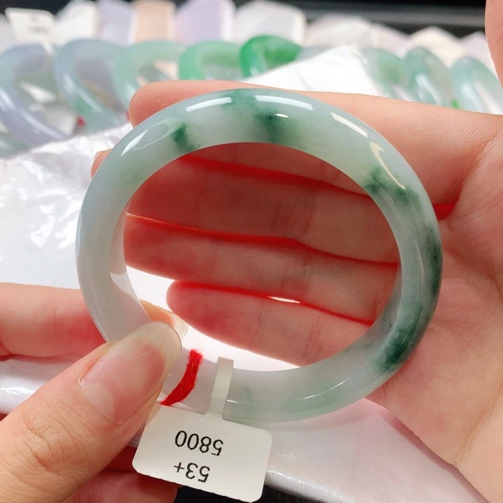 翡翠手镯未镶嵌54圈