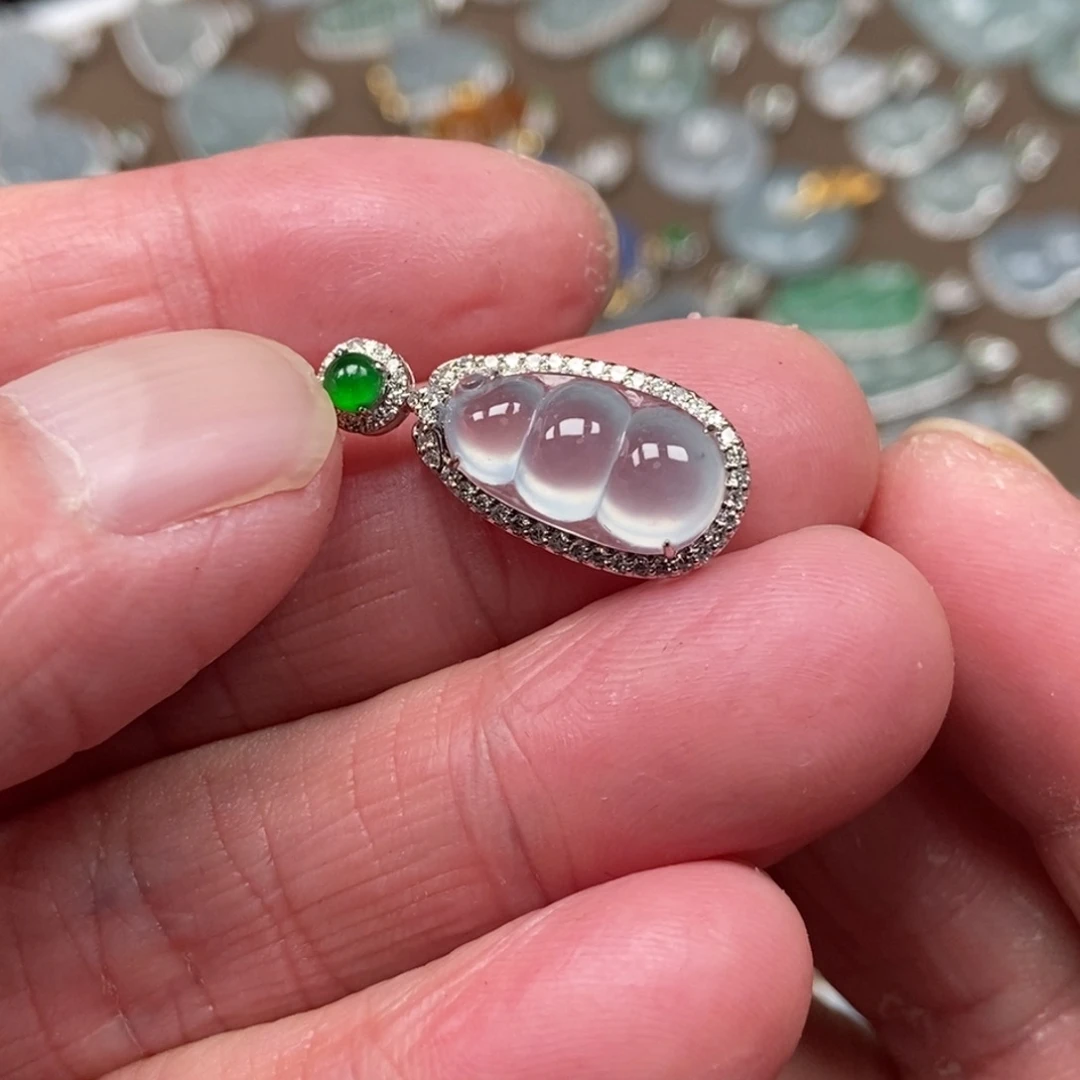 翡翠颈饰18K金镶嵌豆子