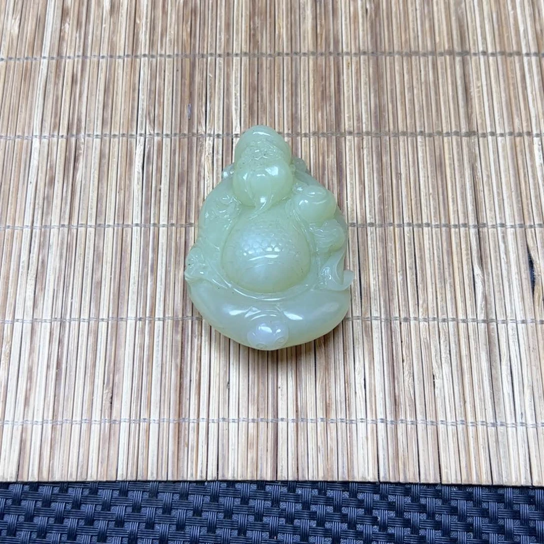 和田玉未镶嵌把件