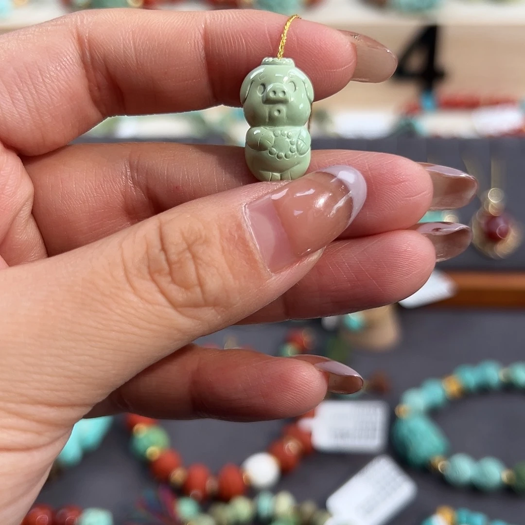 绿松石未镶嵌把件小猪配饰