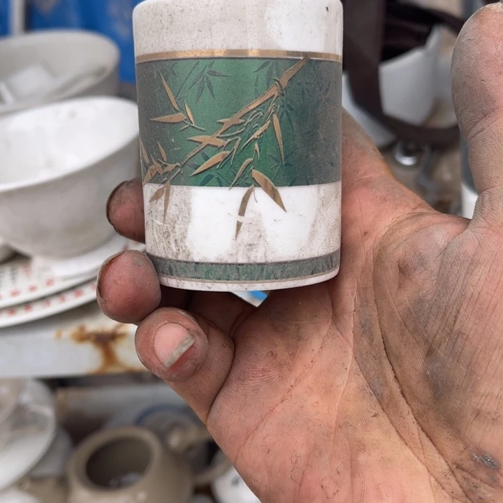 白***喝绿色杯子一个骨瓷