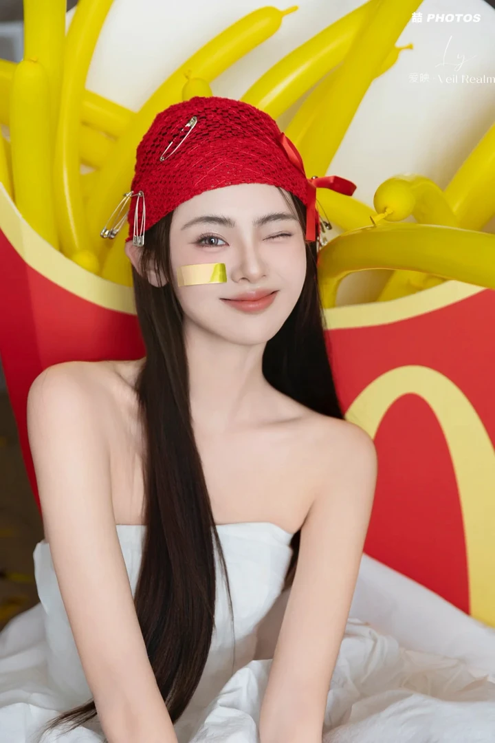 好柿｜469某书爆款晨袍造型麦当劳女孩“劳女”来喽
