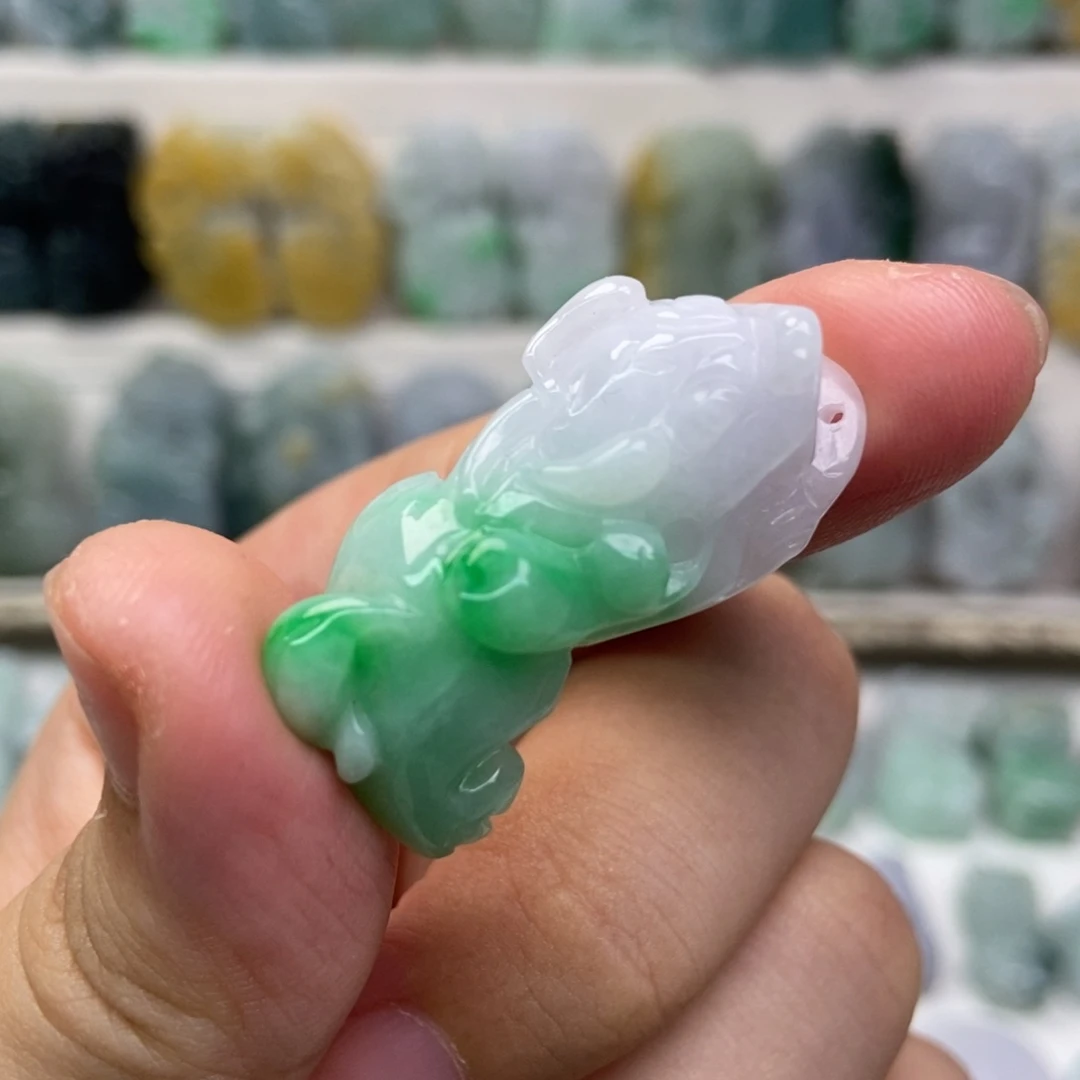 翡翠未镶嵌吊坠(赠链)