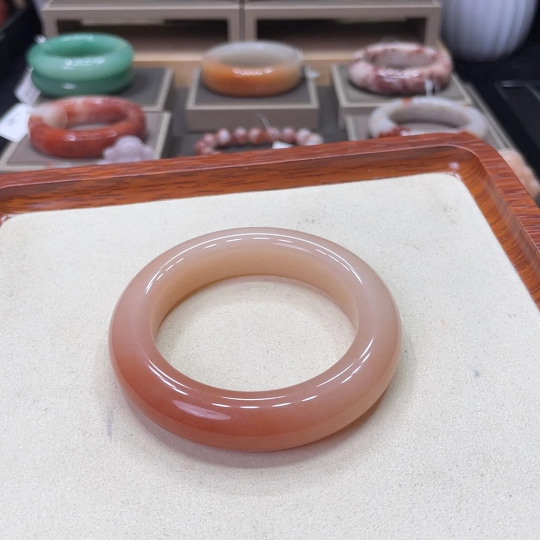 未镶嵌手镯石英岩玉