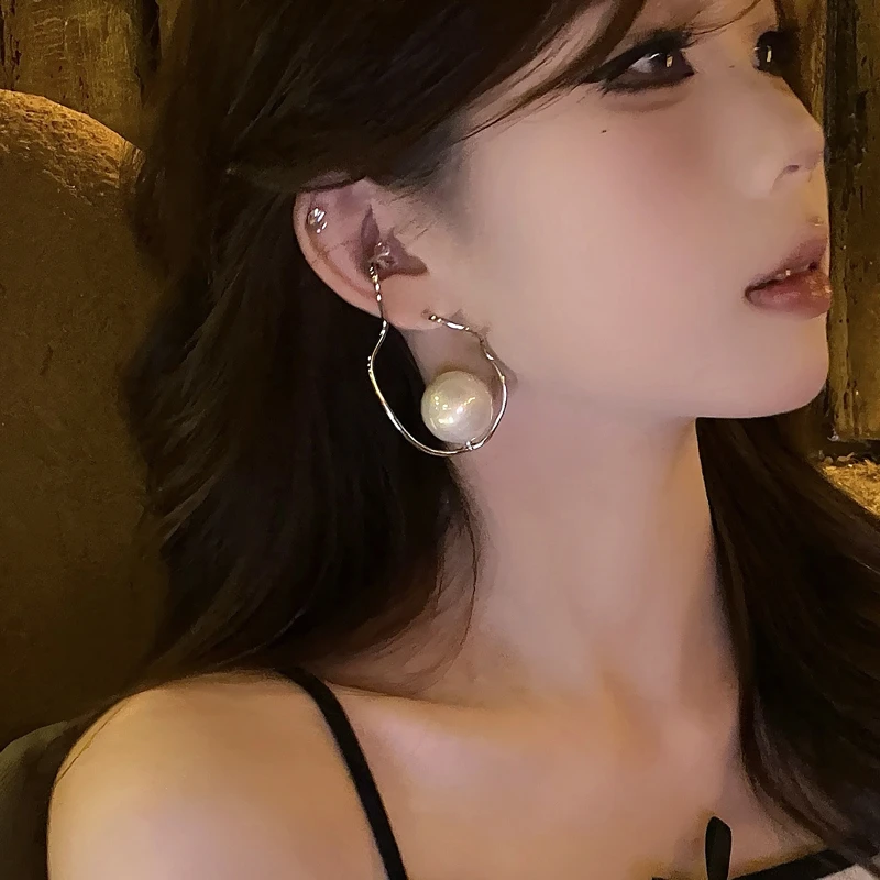 铜合金仿珍珠耳饰 复古法式小众设计感耳环个性时尚气质高级耳饰