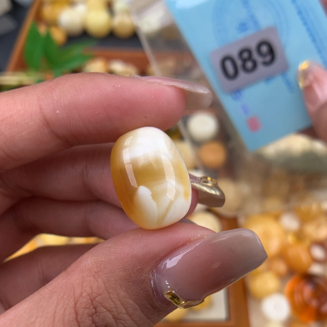 琥珀珠宝奇石未镶嵌13.5×18.5