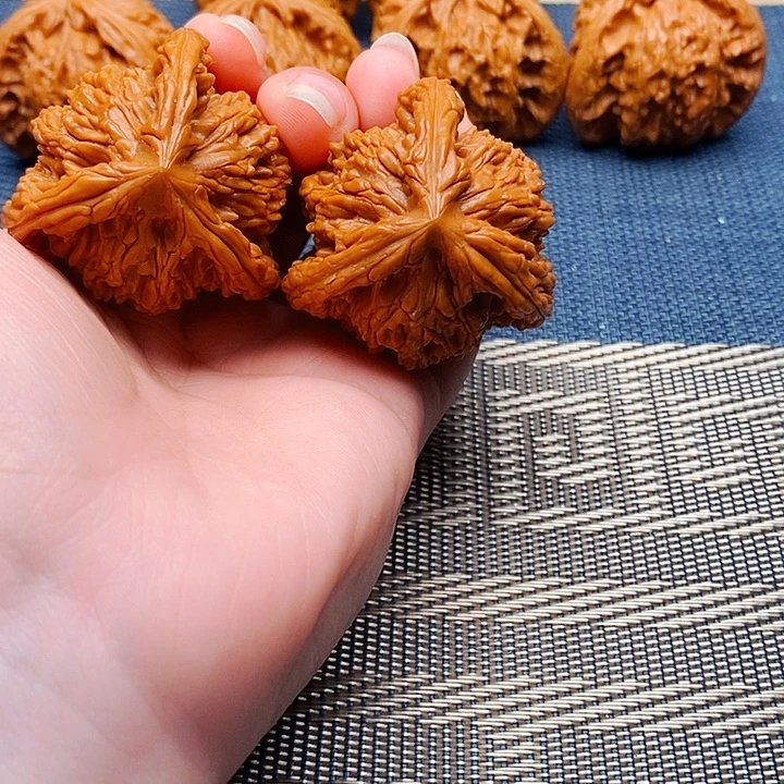 用***6吊坠文玩核桃三棱