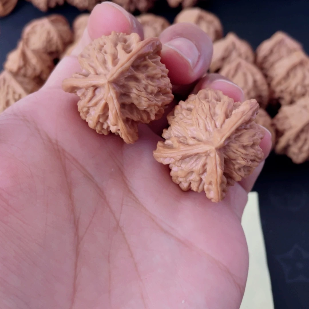 桃核把件盘山三棱人字型3.3尺寸3.7高文玩核桃已打底