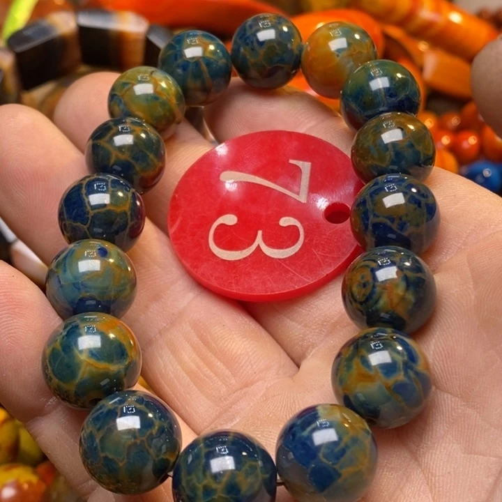 未镶嵌颈饰玛瑙/玉髓独*?