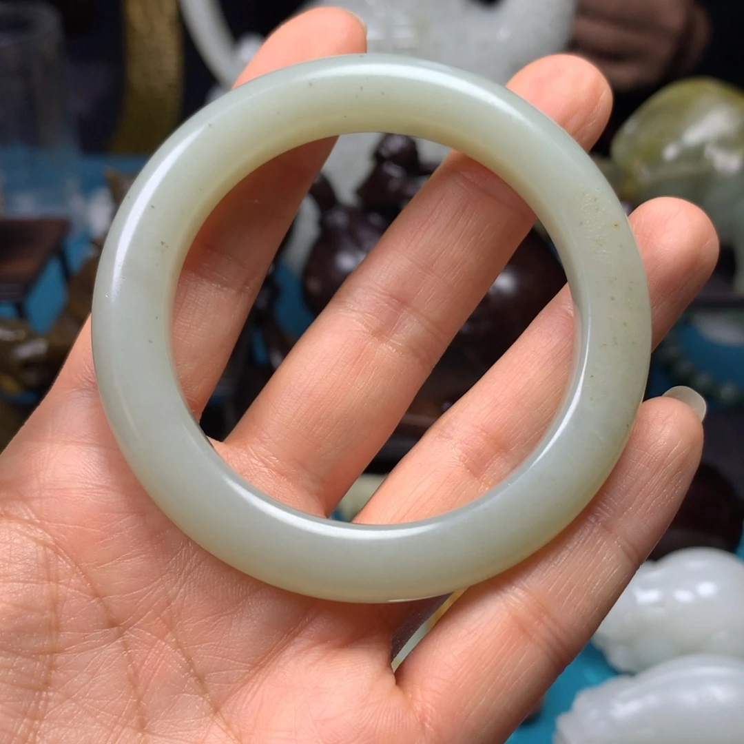 冰***兔和田玉未镶嵌颈饰