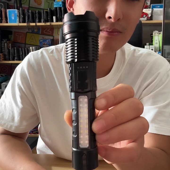 铝塑一体P50手电带侧灯