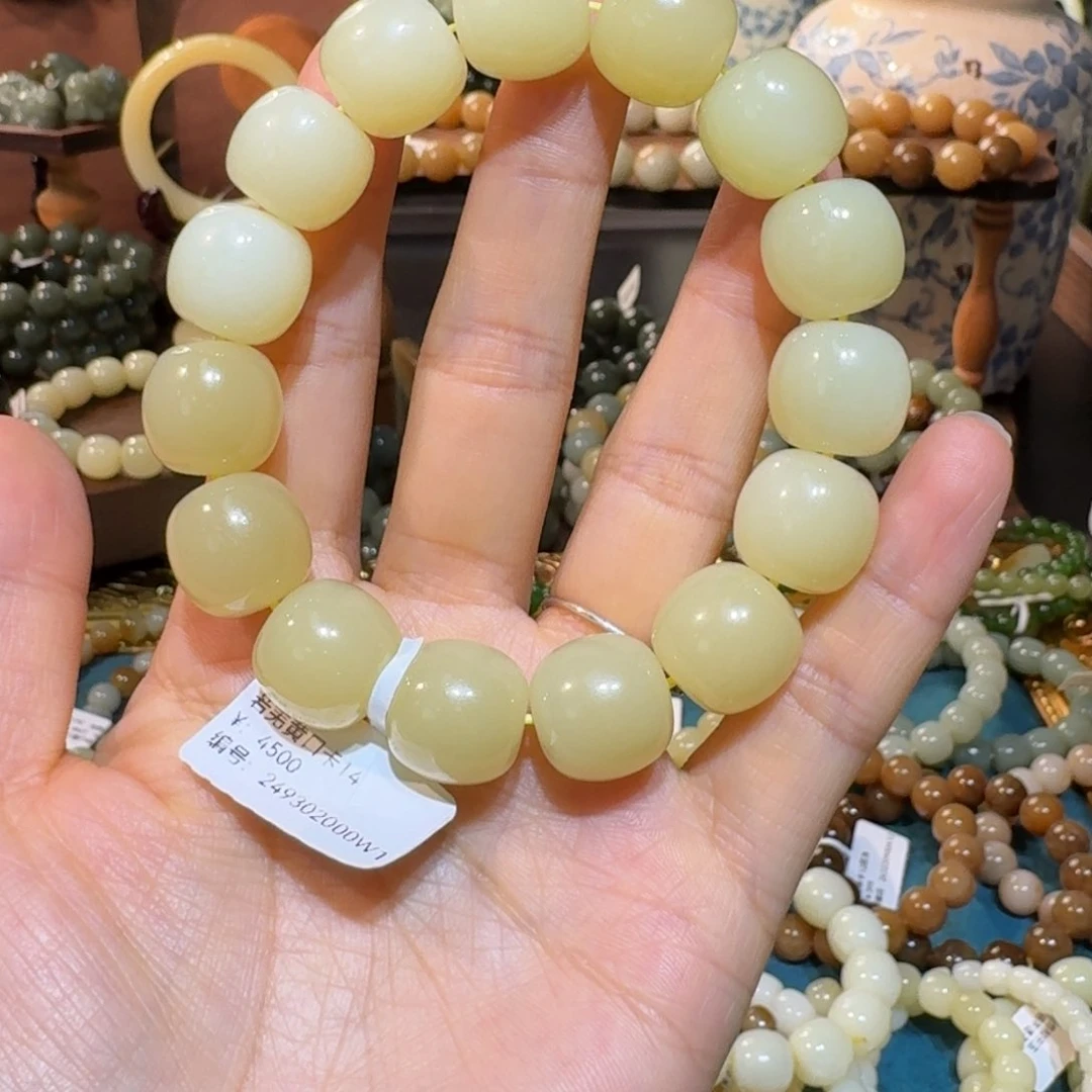 和田玉手串未镶嵌明*人