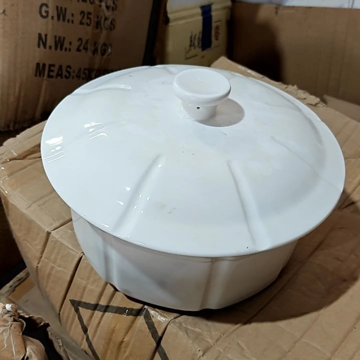 盘子碗茶壶啥都有