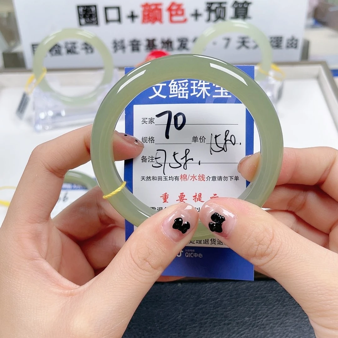 和田玉手镯未镶嵌