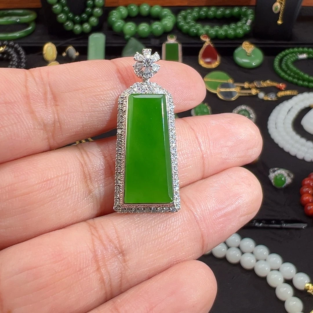 和田玉（碧玉）18K金镶嵌颈饰