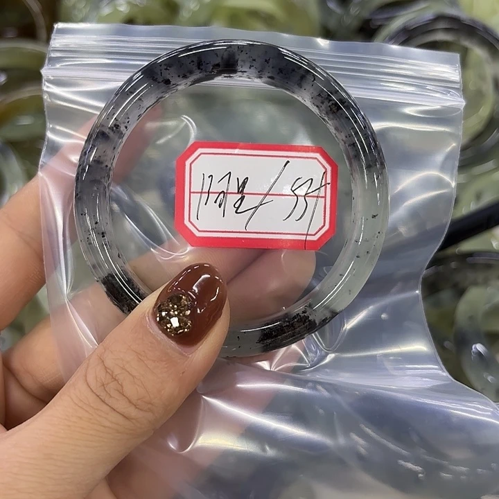 阿****蛇纹石玉未镶嵌岫玉手镯