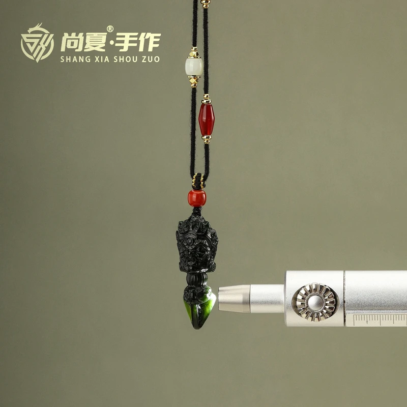 尚夏44*16MM天然和田玉黑青塔青大黑天金刚杵锁骨链