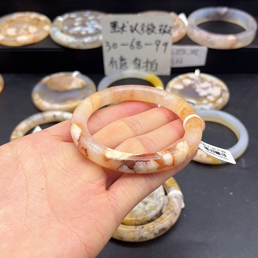 陌***。玛瑙/玉髓未镶嵌颈饰