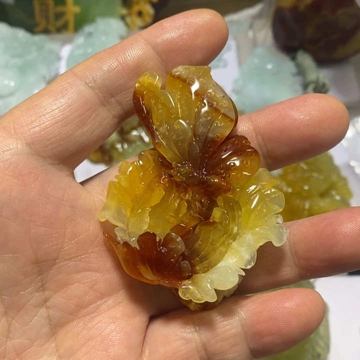 璨***享蛇纹石玉未镶嵌颈饰