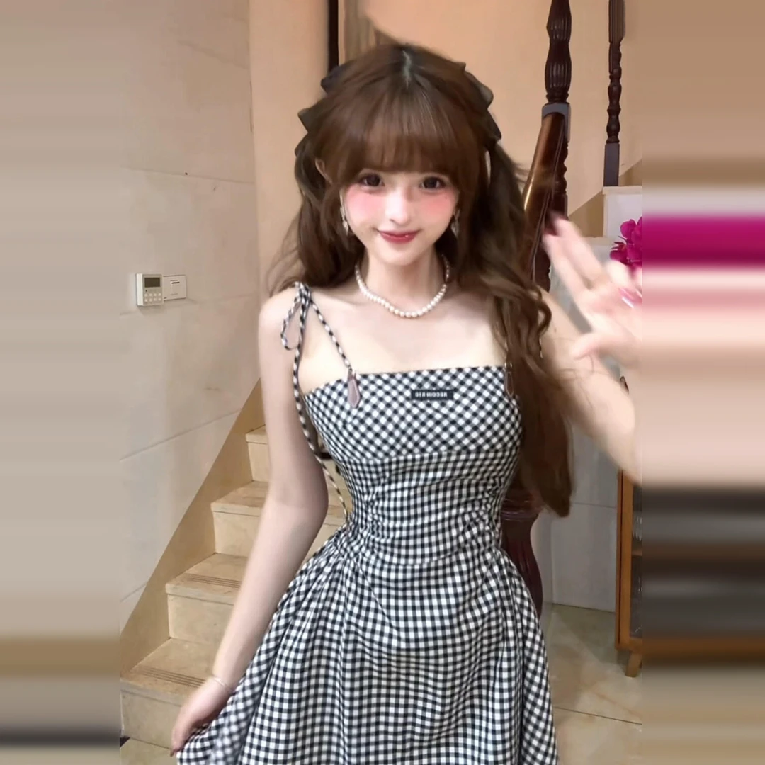 2025新款小个子黑白格纹吊带连衣裙子女夏季法式气质显瘦a字短裙