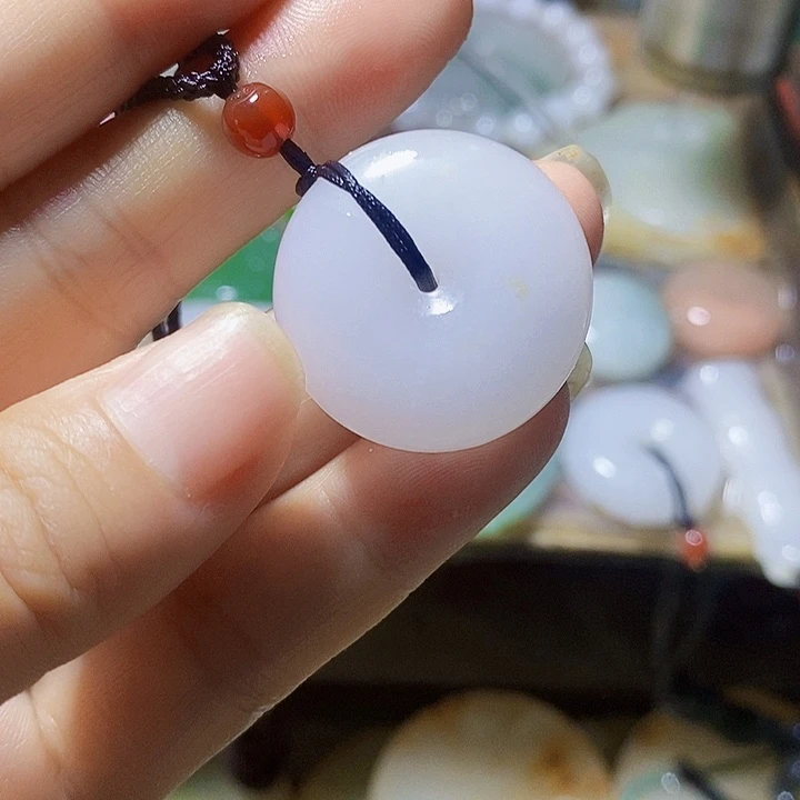 石英质玉未镶嵌颈饰