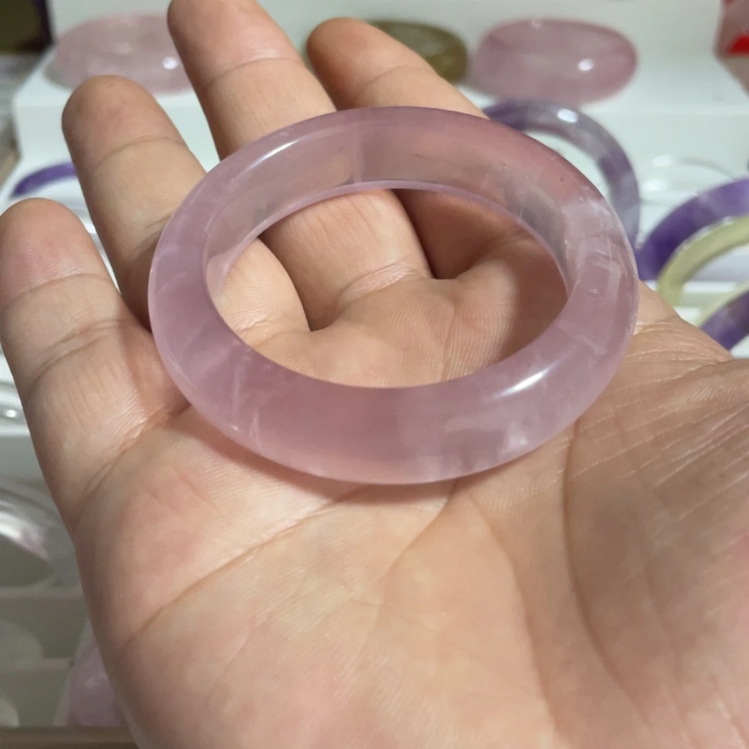 水晶手镯未镶嵌偷****?粉水晶