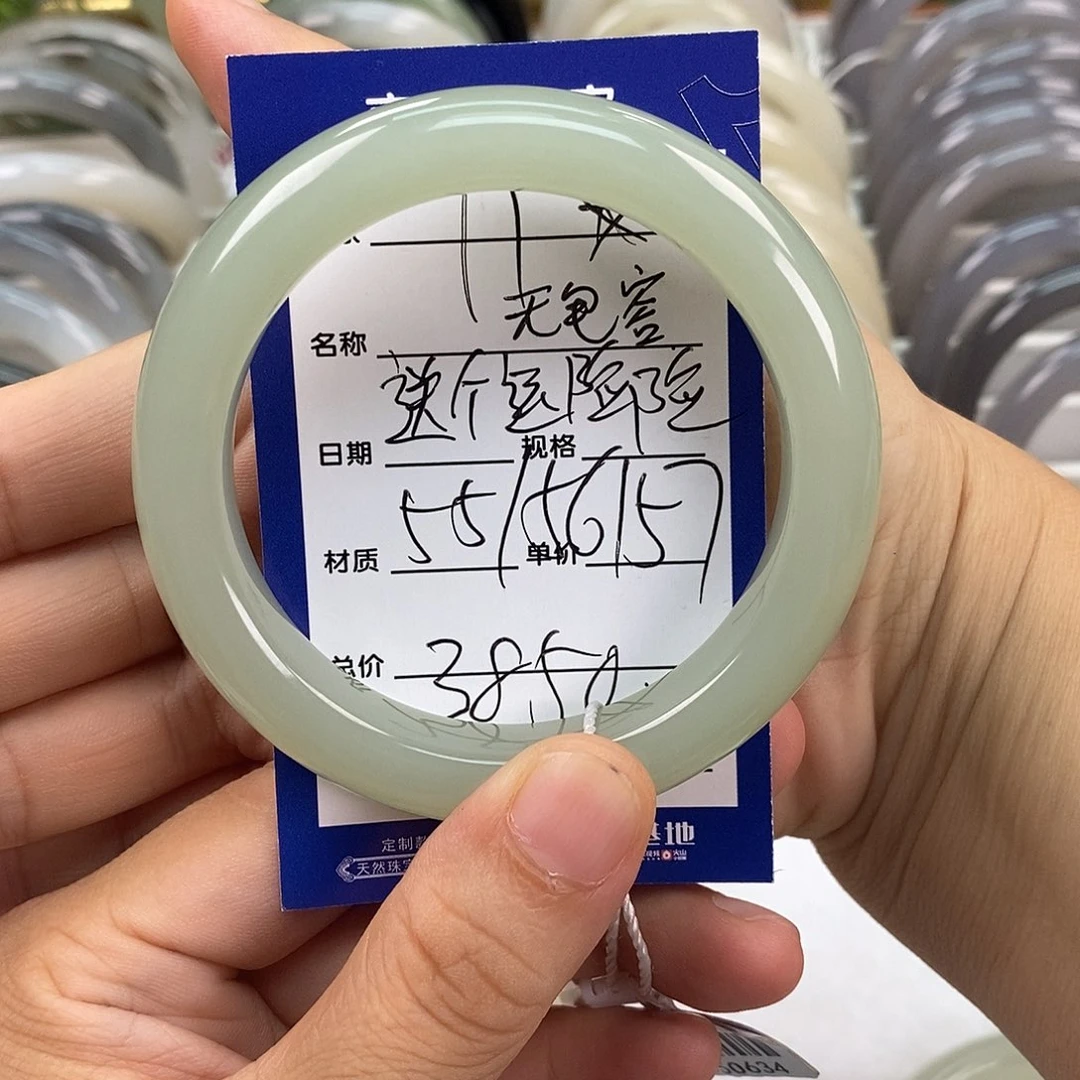 咿***x和田玉手镯未镶嵌