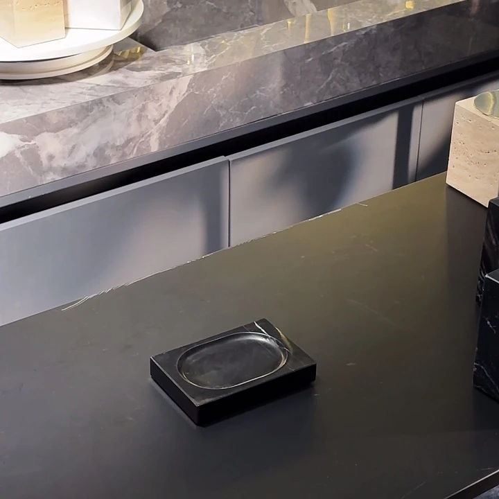 方款028黑白根长方皂