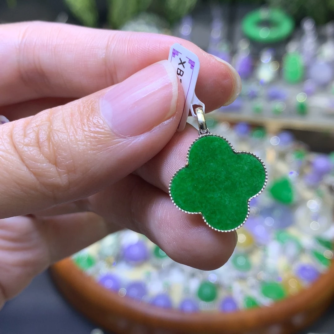 颈饰18K金镶嵌翡翠