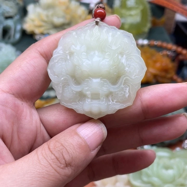 蛇纹石玉吊坠未镶嵌