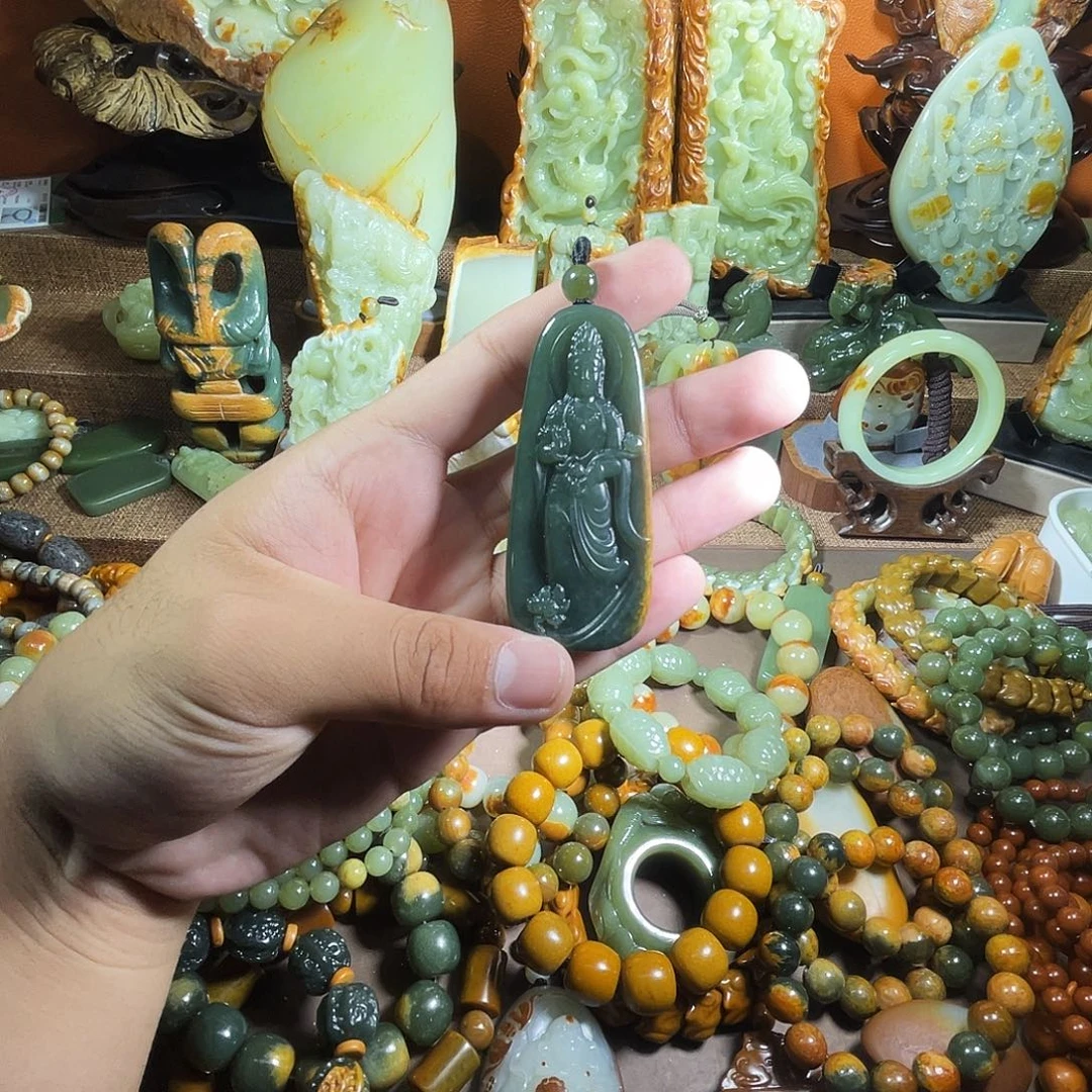透闪石质玉未镶嵌珠宝奇石