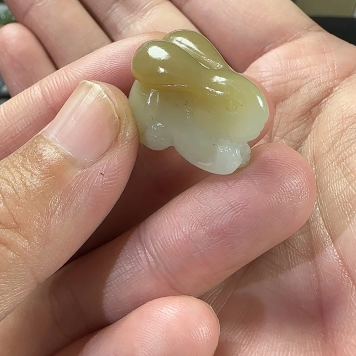 和田玉未镶嵌颈饰定制