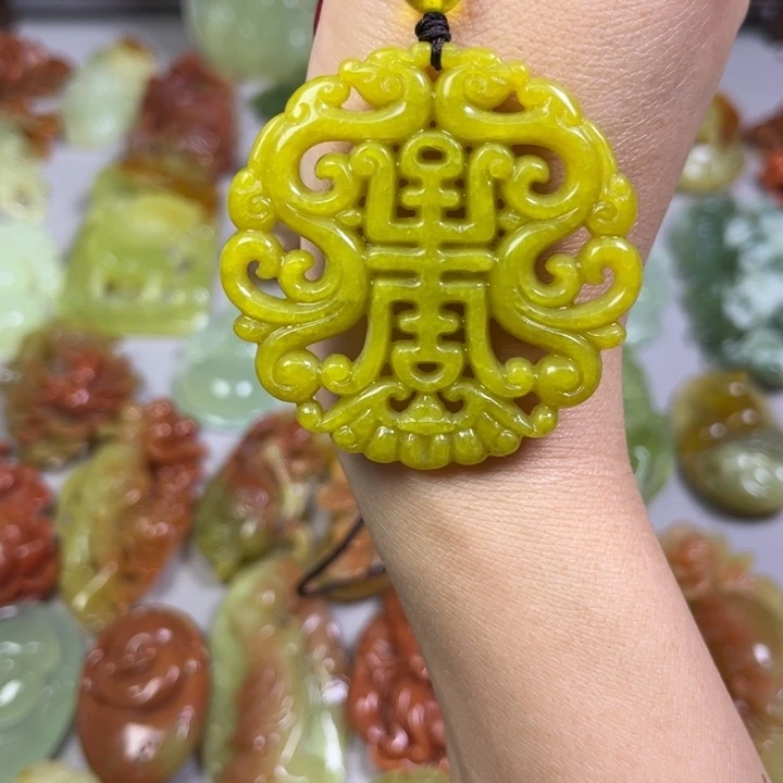 蛇纹石玉吊坠(赠链)未镶嵌