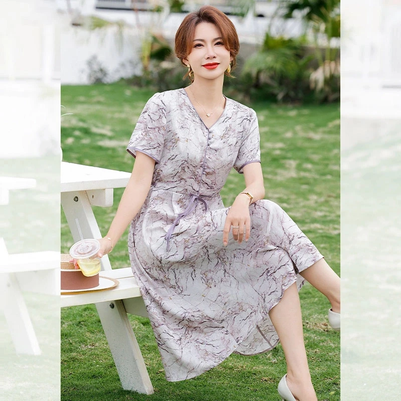 中年妈妈夏装短袖连衣裙洋气2025新款中老年女士夏季大码显瘦裙子
