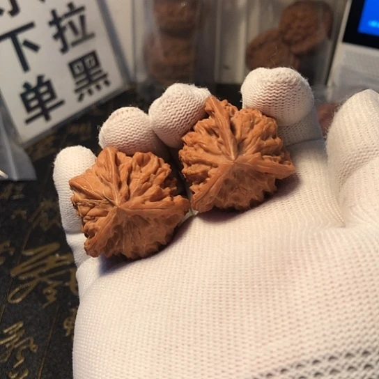 把件文玩核桃盘山三棱35mm