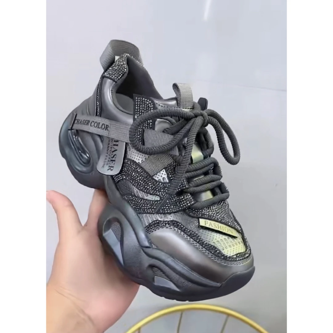 欧洲站水钻黑色真皮老爹鞋女2025新款秋冬季厚底轻便增高休闲鞋