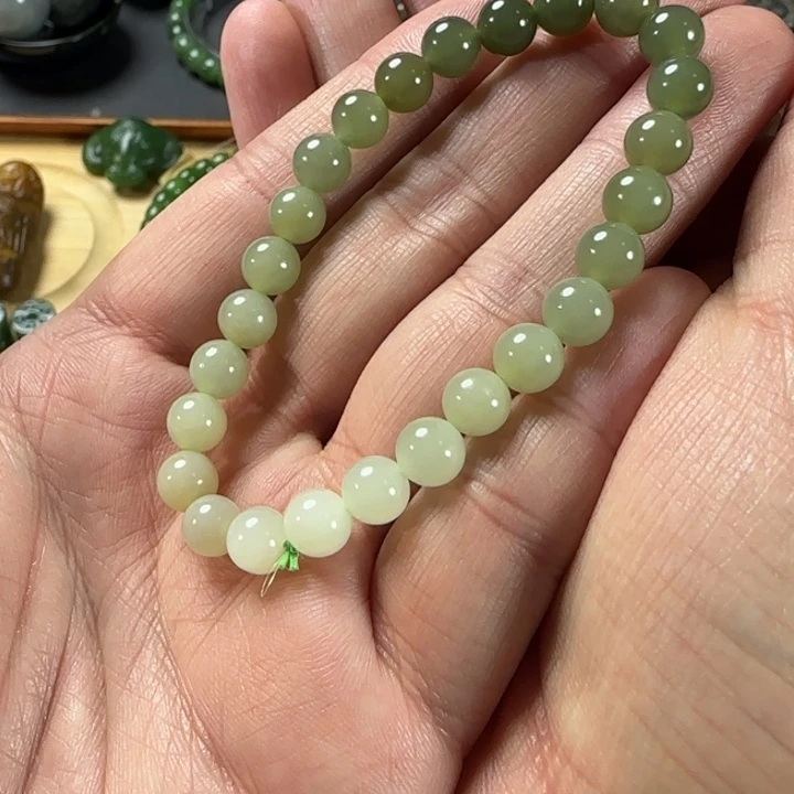 和田玉未镶嵌颈饰随机发1个