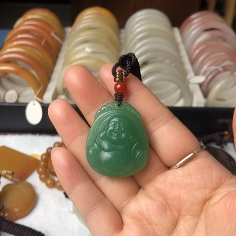 石英质玉未镶嵌颈饰