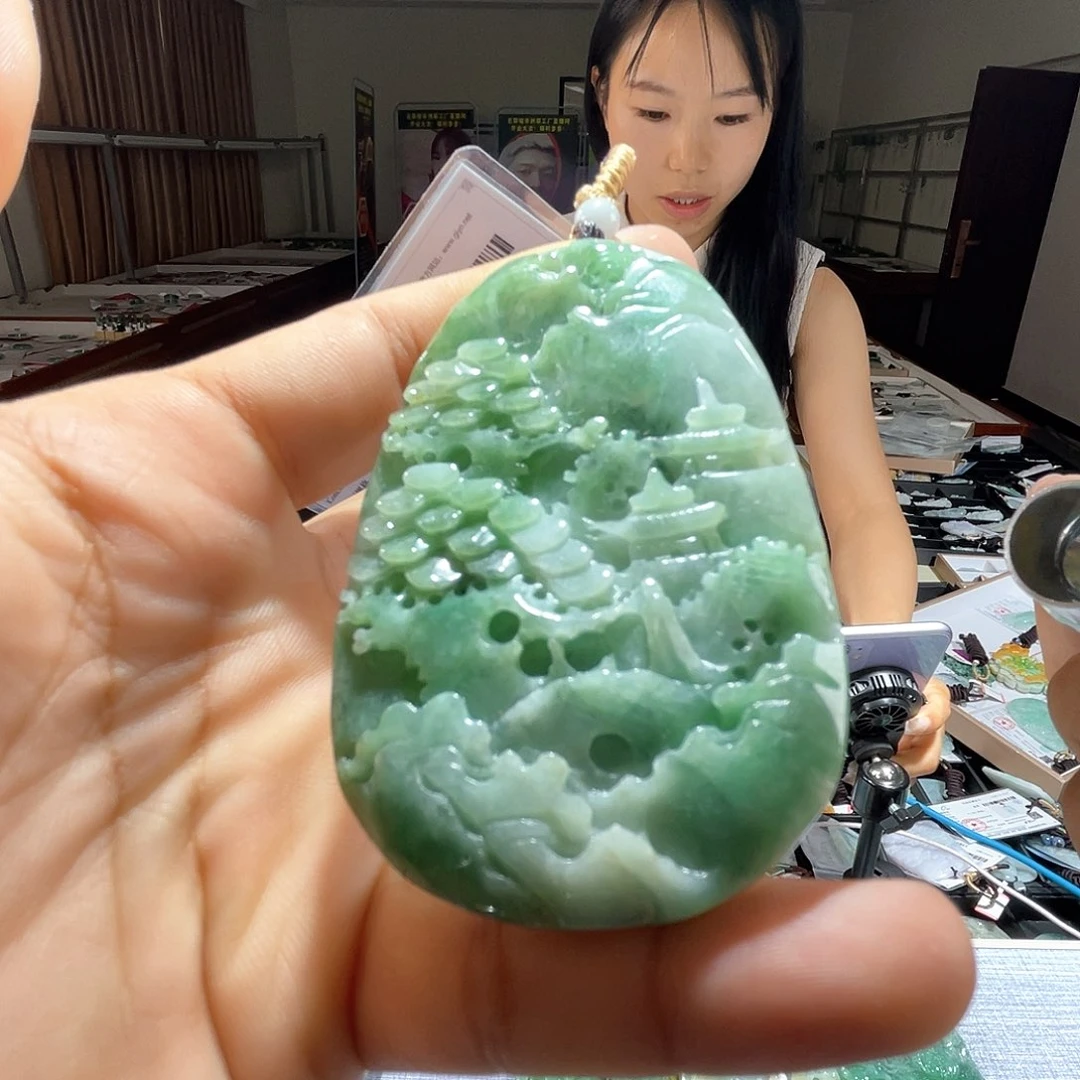 翡翠未镶嵌颈饰一