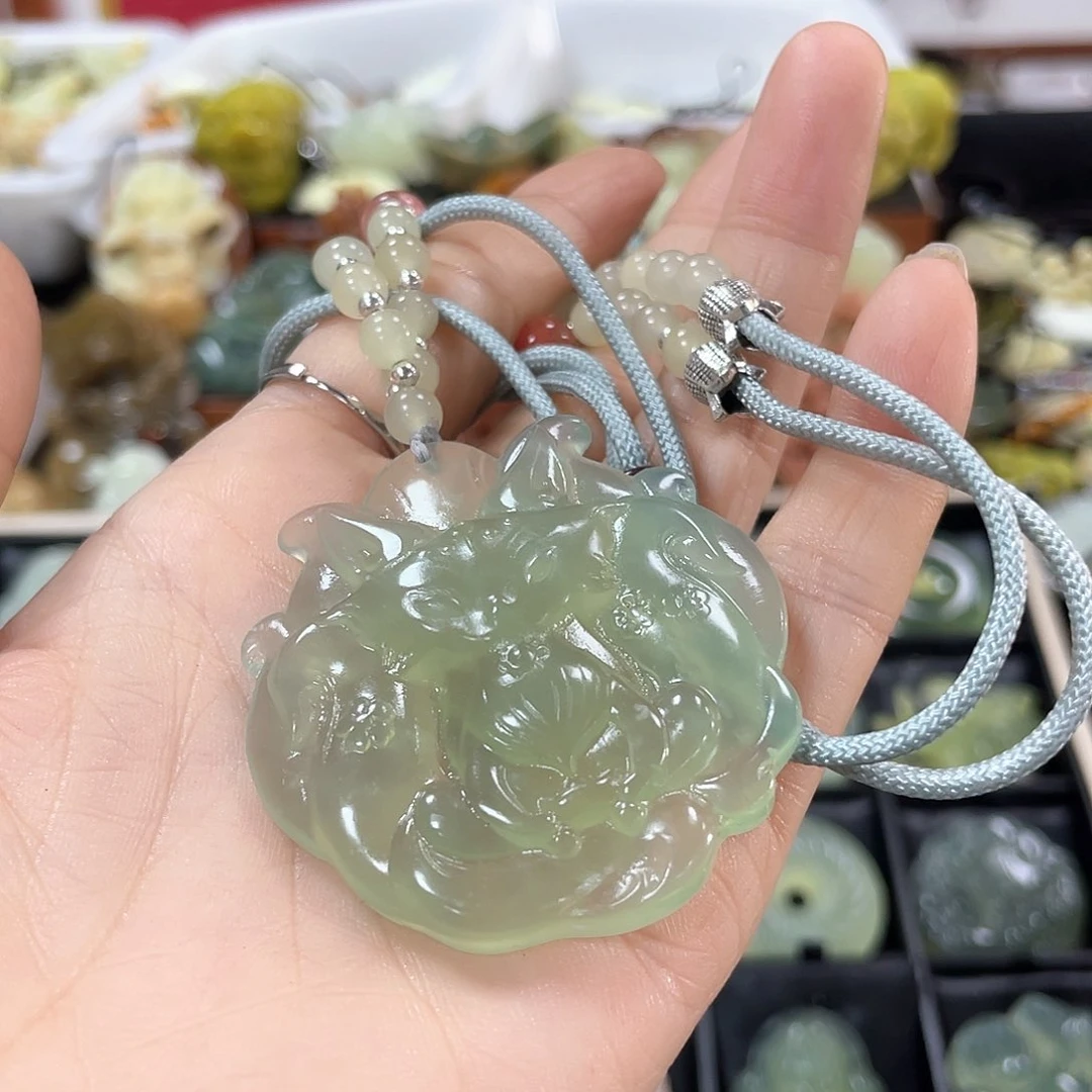 蛇纹石玉颈饰未镶嵌