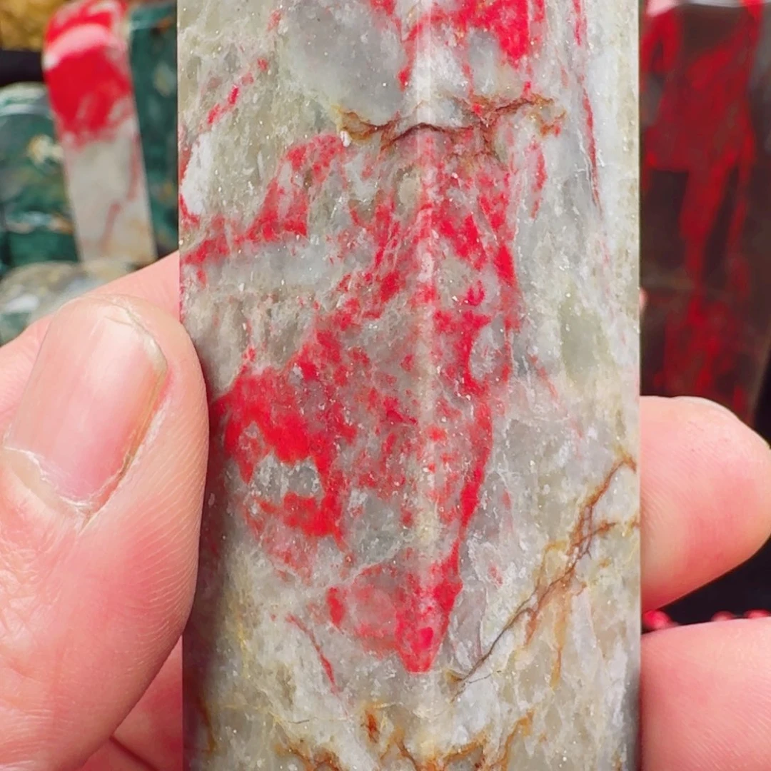 昌化鸡血石牛角地