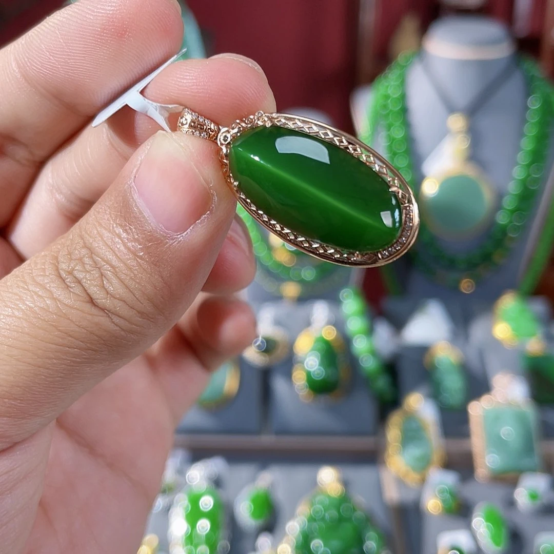 和田玉（碧玉）18K金镶嵌颈饰