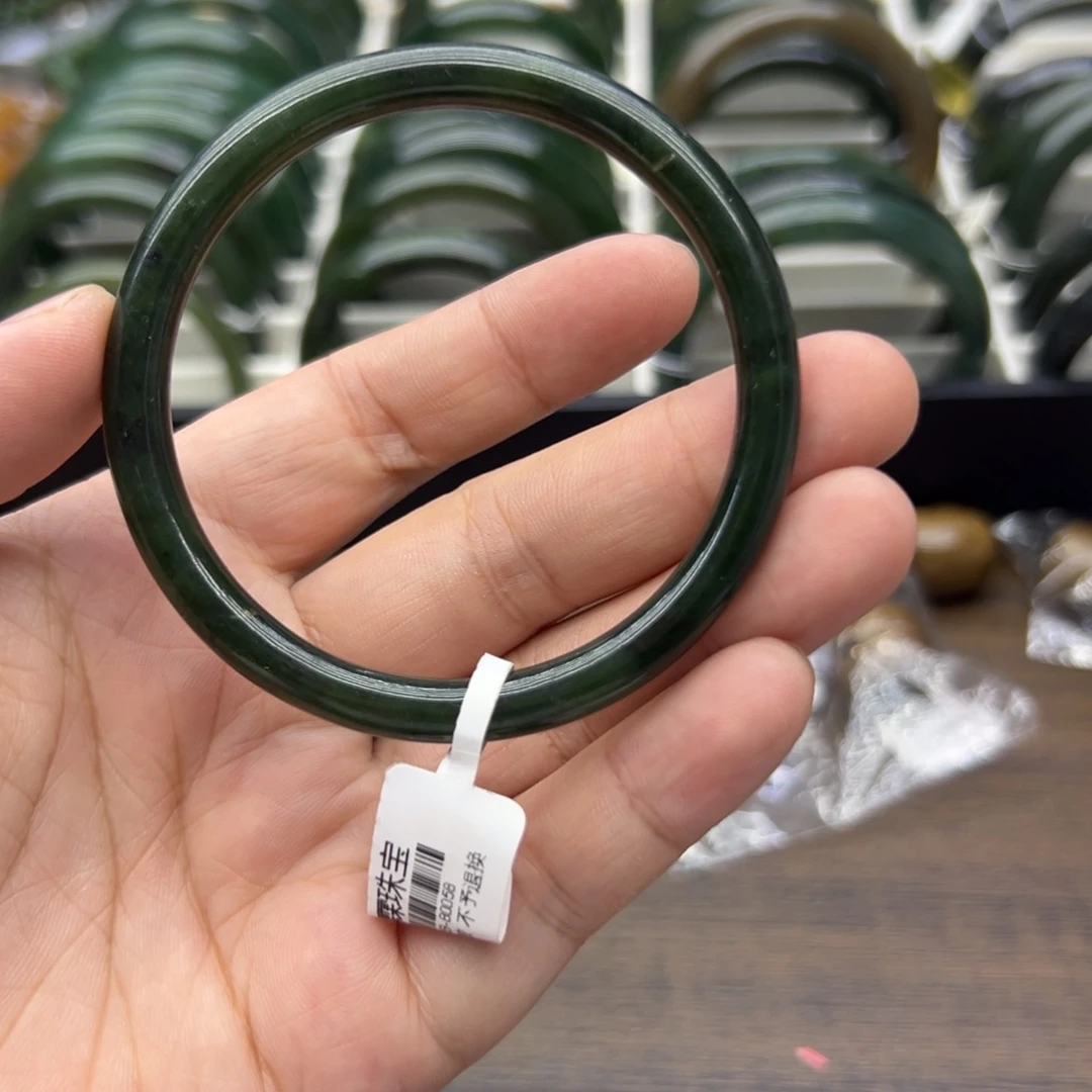 未镶嵌手镯和田玉56.9圈围268瑕