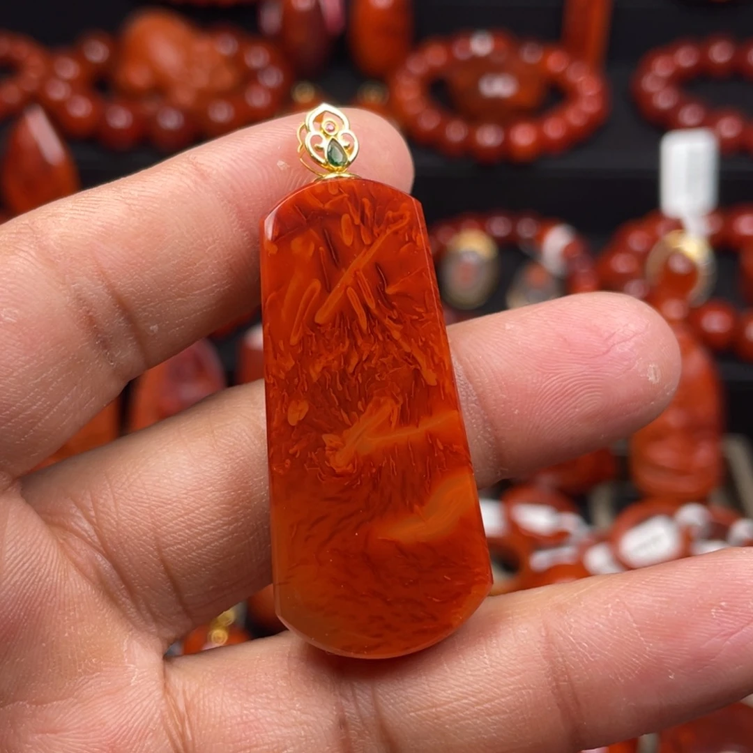 南红玛瑙18K金镶嵌珠宝奇石吊坠